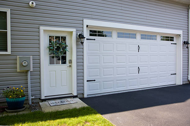 24/7 Emergency Garage Door Panel Replacement experts in Byrdstown, TN